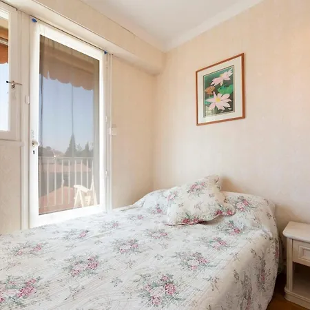Bnb Renting Seafront In Cap D'Antibes Daire Antibes